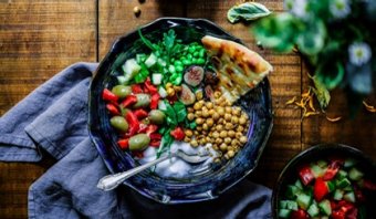 veganes Gericht auf einem Teller