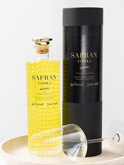 Safran Vodka mit 23 Karat Blattgold
