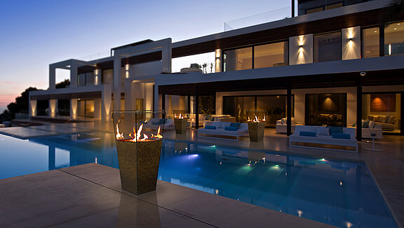 The Flame - Outdoor The Flame - Outdoor