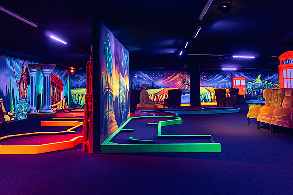 Glow 'N Golf, Schwarzlicht Minigolf
